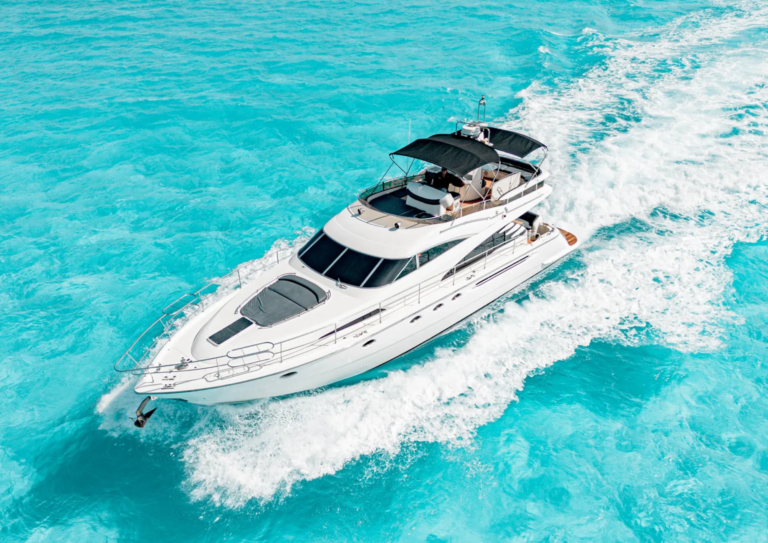 Fairline 65ft Luxus Yacht for rent in Cancun 768x543
