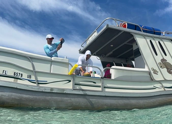 30 ft tritoon with bathroom on board