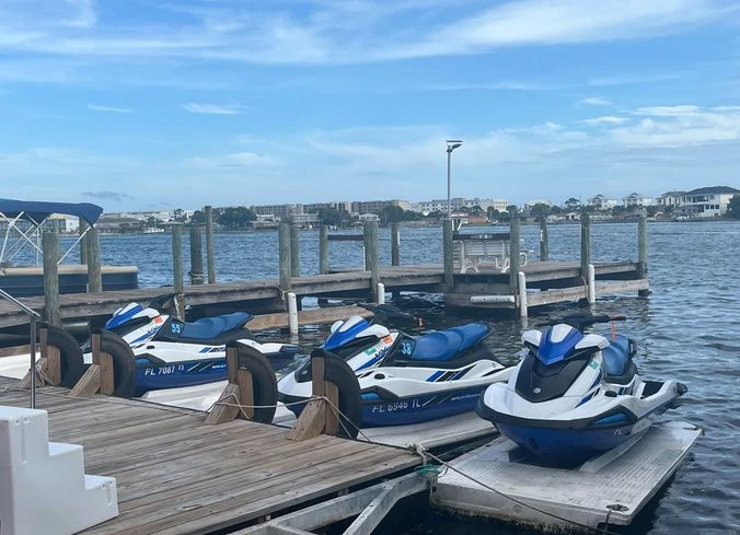 jetskis