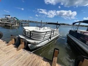 10 Passenger Tritoon Boat Rental
