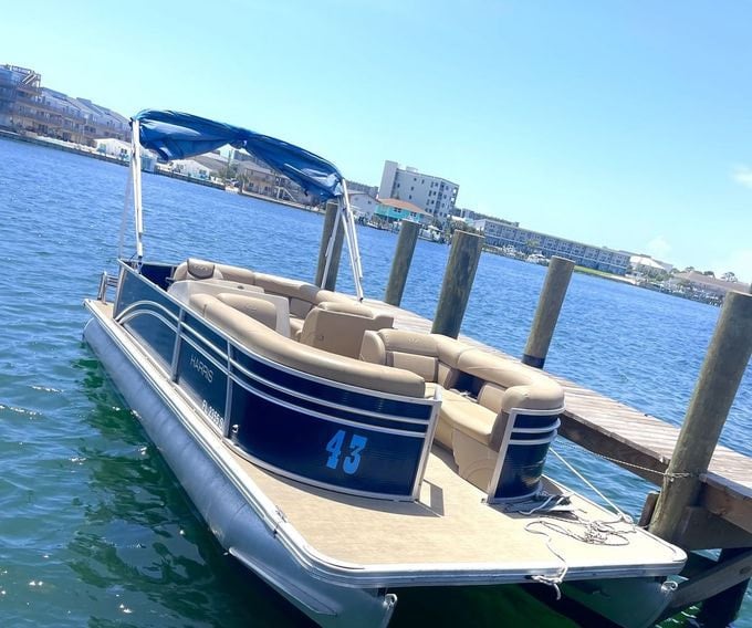 Crab Island Pontoon Boat Rental Up to 10 Passengers 2