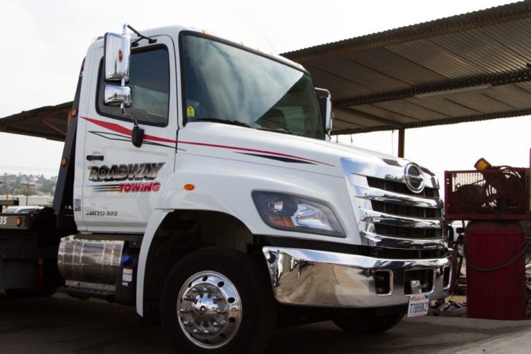 truck towing service 768x512